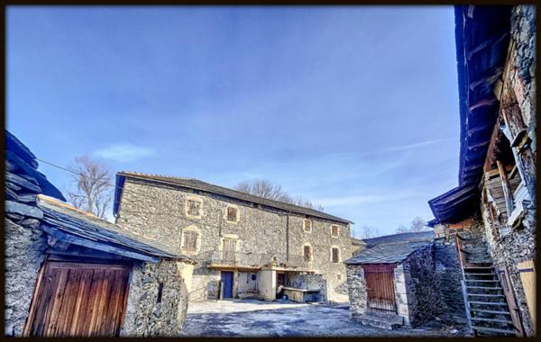 Saillagouse (66800) MAGNIFIQUE CORPS DE FERME