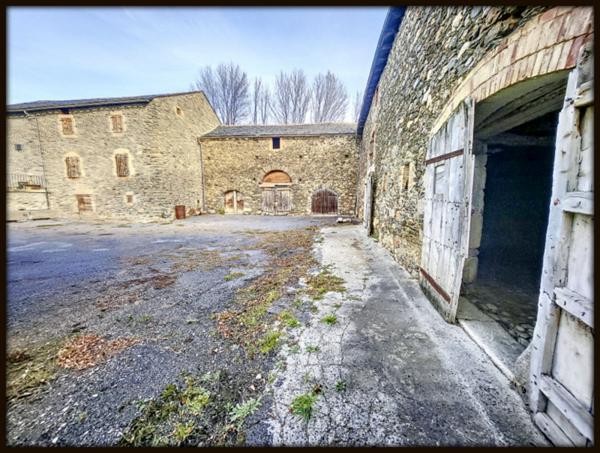 Saillagouse (66800) MAGNIFIQUE CORPS DE FERME