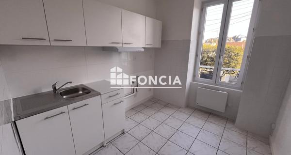 Location Appartement 3 pièces 51.66 m² - Corbeil-essonnes 91100