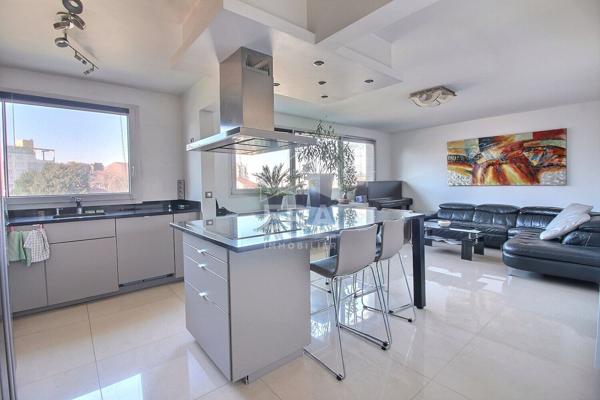 Appartement 4P au pied des métros de la Mairie