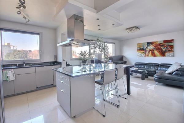 Appartement 4P au pied des métros de la Mairie