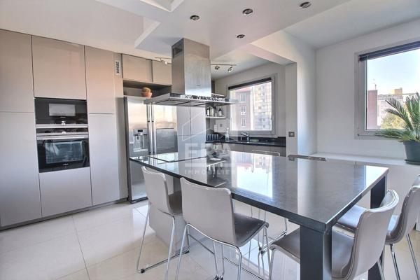 Appartement 4P au pied des métros de la Mairie