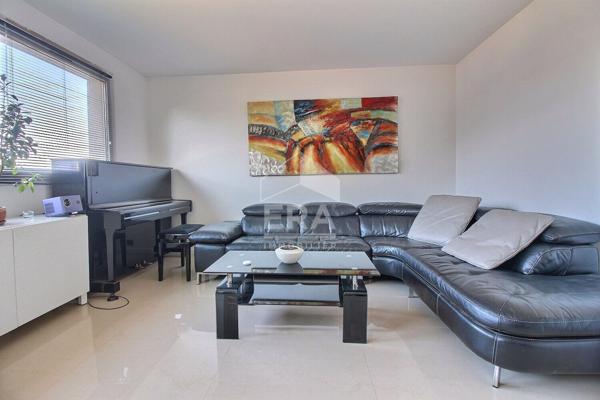 Appartement 4P au pied des métros de la Mairie