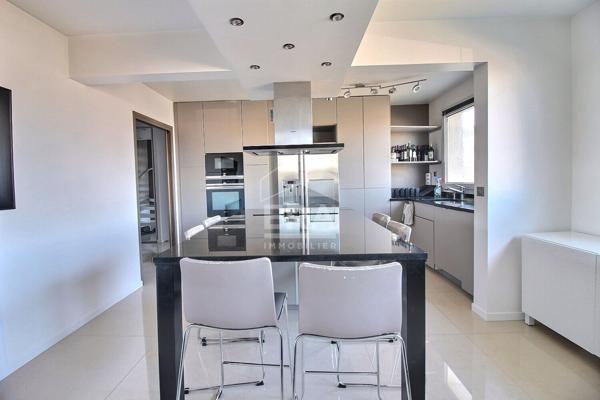 Appartement 4P au pied des métros de la Mairie