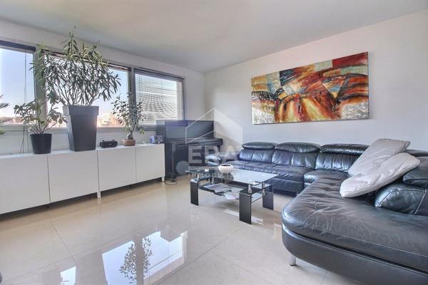 Appartement 4P au pied des métros de la Mairie