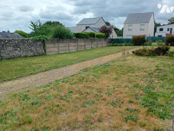 SAINT-ETIENNE-DE-MONTLUC - plain-pied d'env. 75m², 2 CH, garage, terrain de 1.125m²