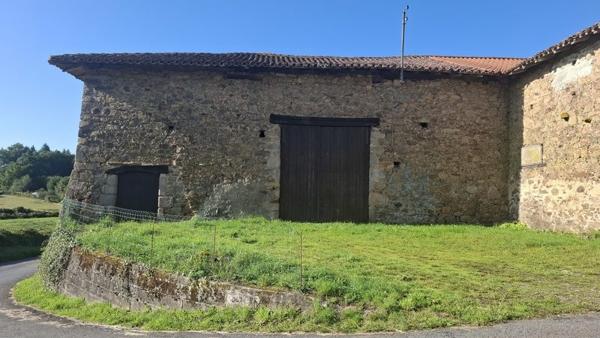 Grange à vendre |  Saint-Yrieix-sous-Aixe |  1 pièce | 194 m²