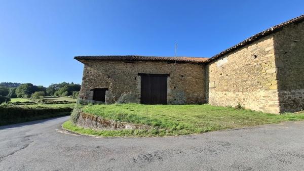 Grange à vendre |  Saint-Yrieix-sous-Aixe |  1 pièce | 194 m²