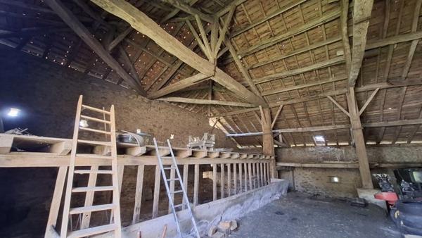Grange à vendre |  Saint-Yrieix-sous-Aixe |  1 pièce | 194 m²