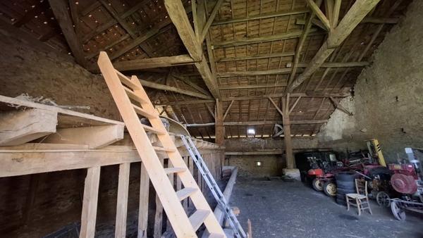 Grange à vendre |  Saint-Yrieix-sous-Aixe |  1 pièce | 194 m²