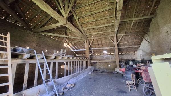 Grange à vendre |  Saint-Yrieix-sous-Aixe |  1 pièce | 194 m²