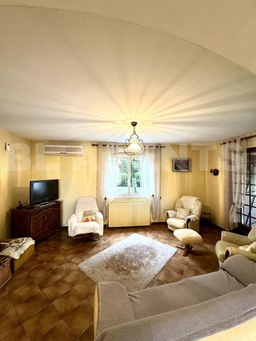 🏡 À vendre – Grande maison familiale de 187 m² avec dépendances et vaste terrain à Reynies (82370)