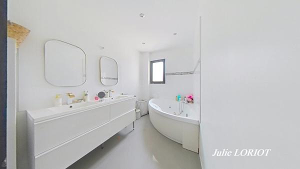 VILLA CONTEMPORAIRE 5 CHAMBRES