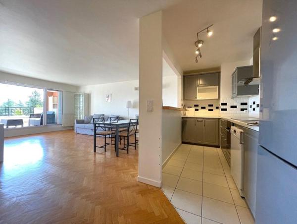 Location / Appartement T3 à Courbevoie (92400)