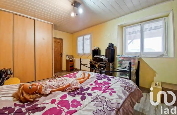 Maison traditionnelle 6 pièces de 133 m² à Charmoy (89400)