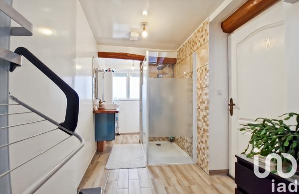 Maison traditionnelle 6 pièces de 133 m² à Charmoy (89400)