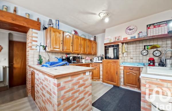 Maison traditionnelle 6 pièces de 133 m² à Charmoy (89400)