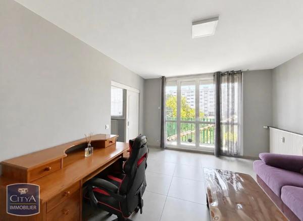 Appartement à louer 3 pièces 67.78m² Pierre-Bénite (69310)