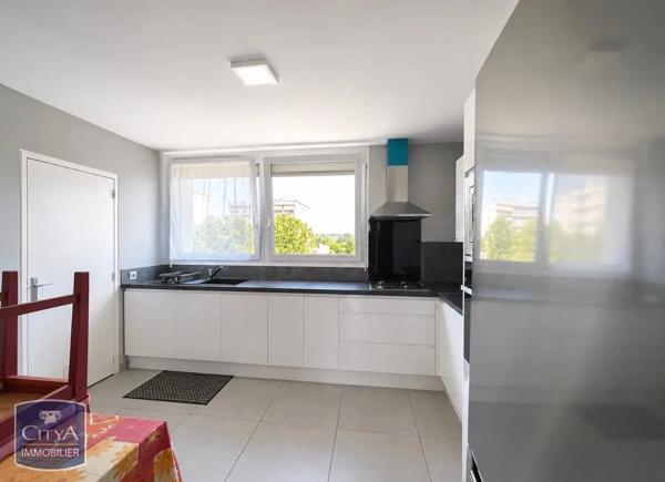 Appartement à louer 3 pièces 67.78m² Pierre-Bénite (69310)