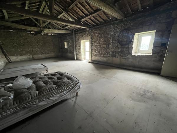 Brion-près-Thouet (79290) ref 74050 PROCHE Thouars Magnifique maison du 19eme de 225 m2 env, sur terrain de 905 m2