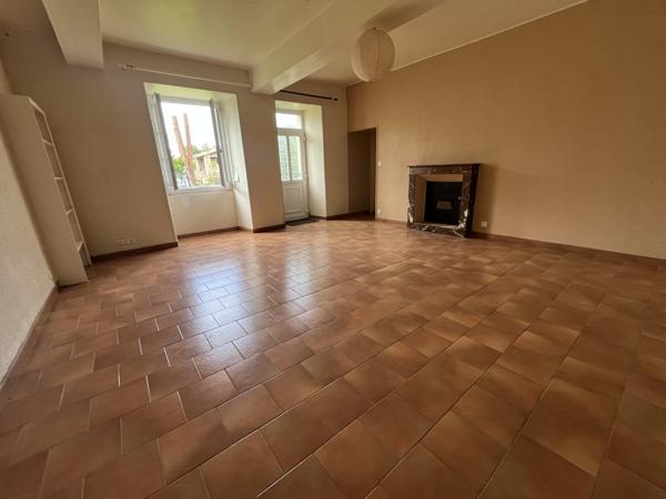 Brion-près-Thouet (79290) ref 74050 PROCHE Thouars Magnifique maison du 19eme de 225 m2 env, sur terrain de 905 m2