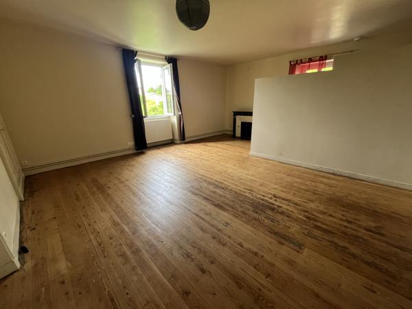 Brion-près-Thouet (79290) ref 74050 PROCHE Thouars Magnifique maison du 19eme de 225 m2 env, sur terrain de 905 m2