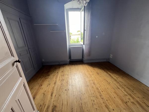 Brion-près-Thouet (79290) ref 74050 PROCHE Thouars Magnifique maison du 19eme de 225 m2 env, sur terrain de 905 m2