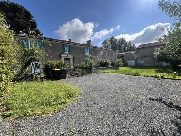 Brion-près-Thouet (79290) ref 74050 PROCHE Thouars Magnifique maison du 19eme de 225 m2 env, sur terrain de 905 m2