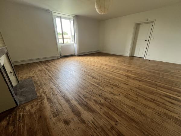 Brion-près-Thouet (79290) ref 74050 PROCHE Thouars Magnifique maison du 19eme de 225 m2 env, sur terrain de 905 m2