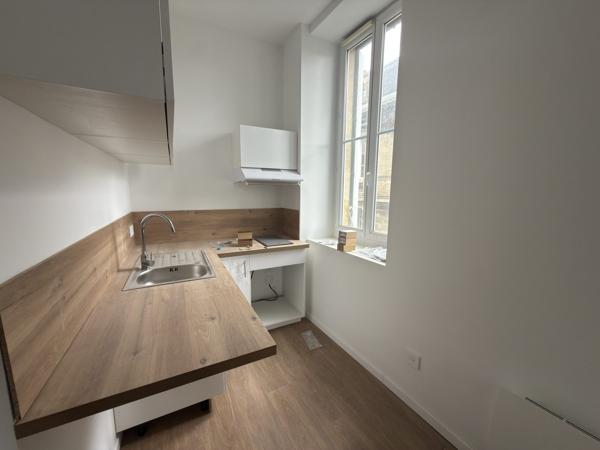 Appartement T2 traversant rénové avec Balcon - Hyper centre