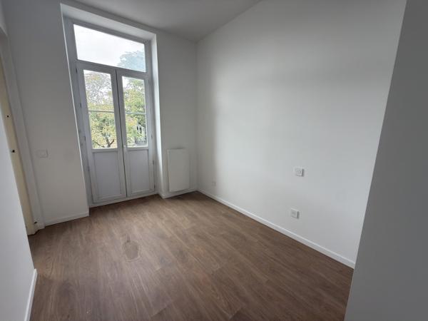 Appartement T2 traversant rénové avec Balcon - Hyper centre