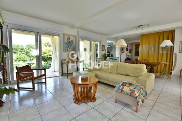 MAISON 6 PIECES AVEC JARDIN ET PISCINE