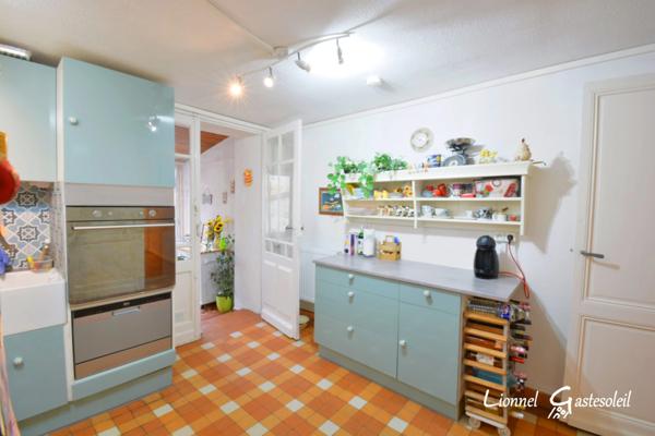Immeuble rénové avec local commercial sur la commune de Sainte Foy la Grande (33)