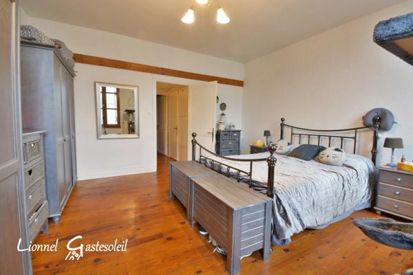 Immeuble rénové avec local commercial sur la commune de Sainte Foy la Grande (33)