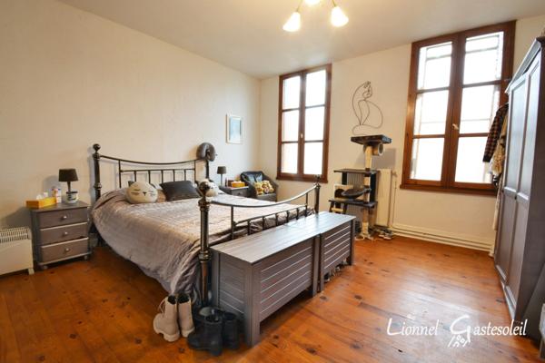 Immeuble rénové avec local commercial sur la commune de Sainte Foy la Grande (33)