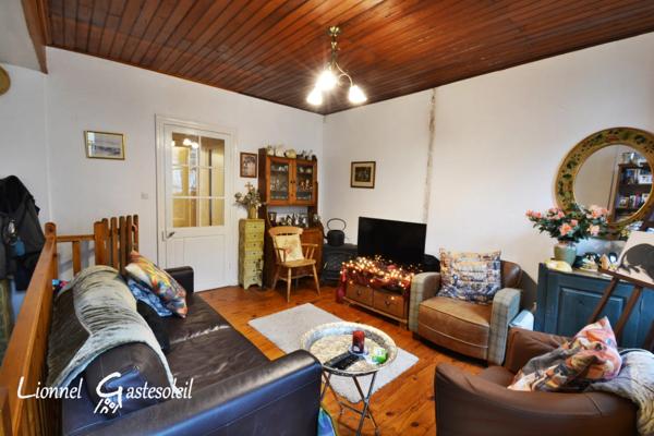 Immeuble rénové avec local commercial sur la commune de Sainte Foy la Grande (33)