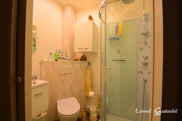 Immeuble rénové avec local commercial sur la commune de Sainte Foy la Grande (33)