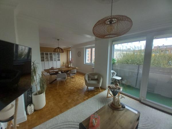 Appartement
                                                                                                                                                                                                                                                                                                                        4 pièce(s)                                                                                                                                                                                                          3 chambre(s)                                                                                                                                                                                                          118  m²