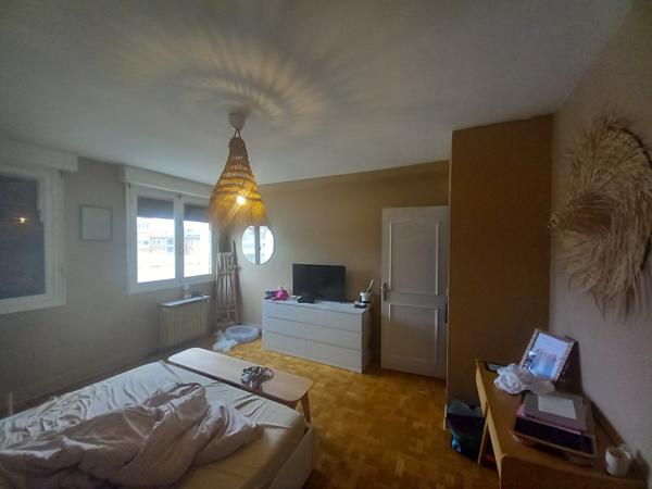Appartement
                                                                                                                                                                                                                                                                                                                        4 pièce(s)                                                                                                                                                                                                          3 chambre(s)                                                                                                                                                                                                          118  m²