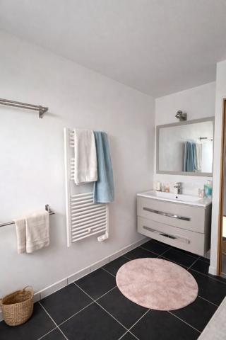Maison contemporaine avec piscine, suite parentale et prestations haut de gamme proche d'Auray