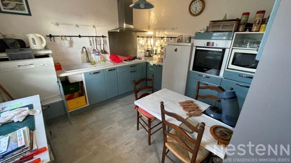 Quartier résidentiel : maison de caractère au calme avec 3 chambres, sous-sol total et terrain de 600 m²