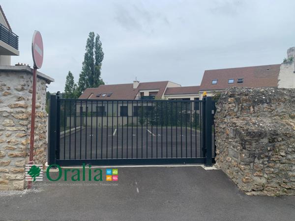 Parking · Location Linas (91310)
