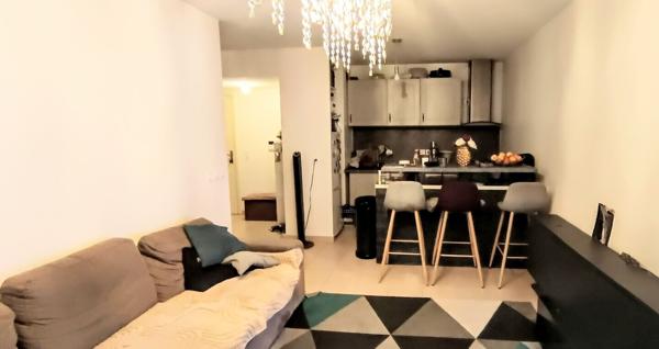 Appartement T3 en rez-de-jardin avec grande terrasse et garage