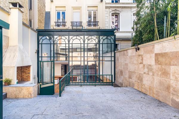 # Immeuble – 288m² – Paris 8ème