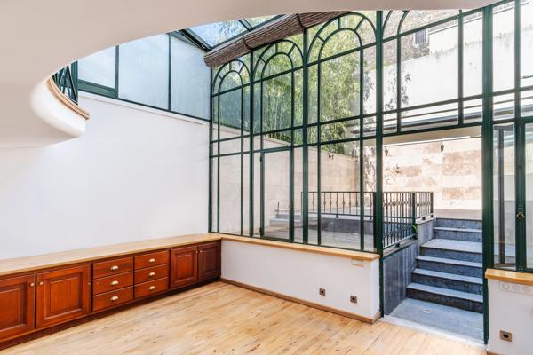 # Immeuble – 288m² – Paris 8ème