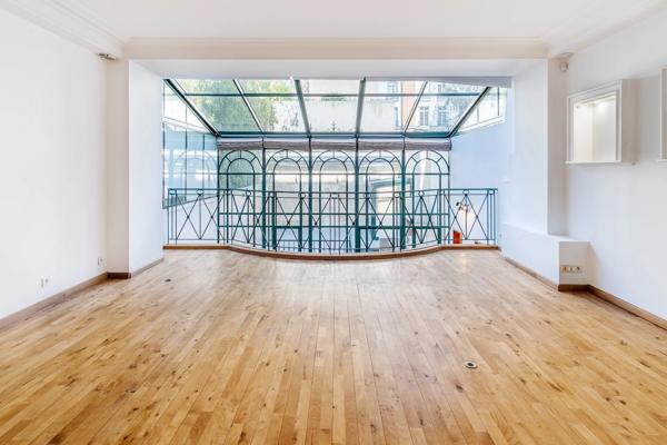# Immeuble – 288m² – Paris 8ème