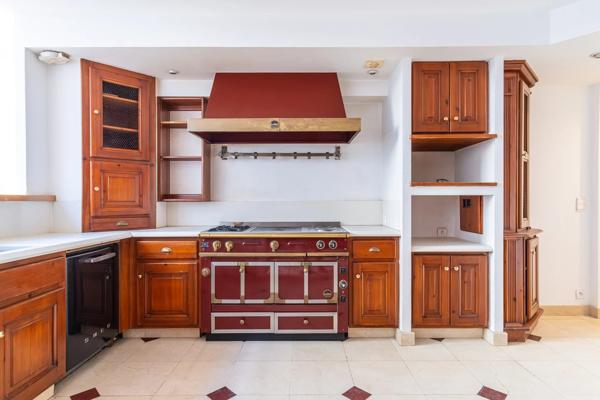 # Immeuble – 288m² – Paris 8ème
