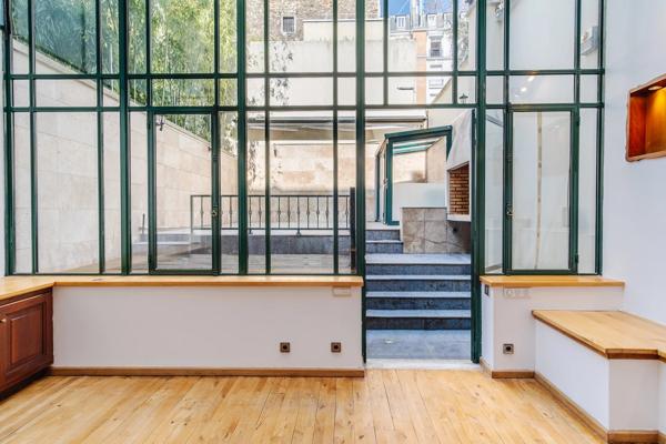 # Immeuble – 288m² – Paris 8ème