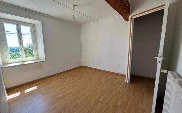 Maison à vendre    3 pièces •  Burlats