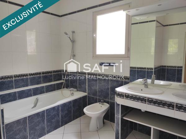 MAISON FAMILIALE 166 m²  STUDIO  43 m² – TERRAIN 2 582 m² – GARAGE DOUBLE –